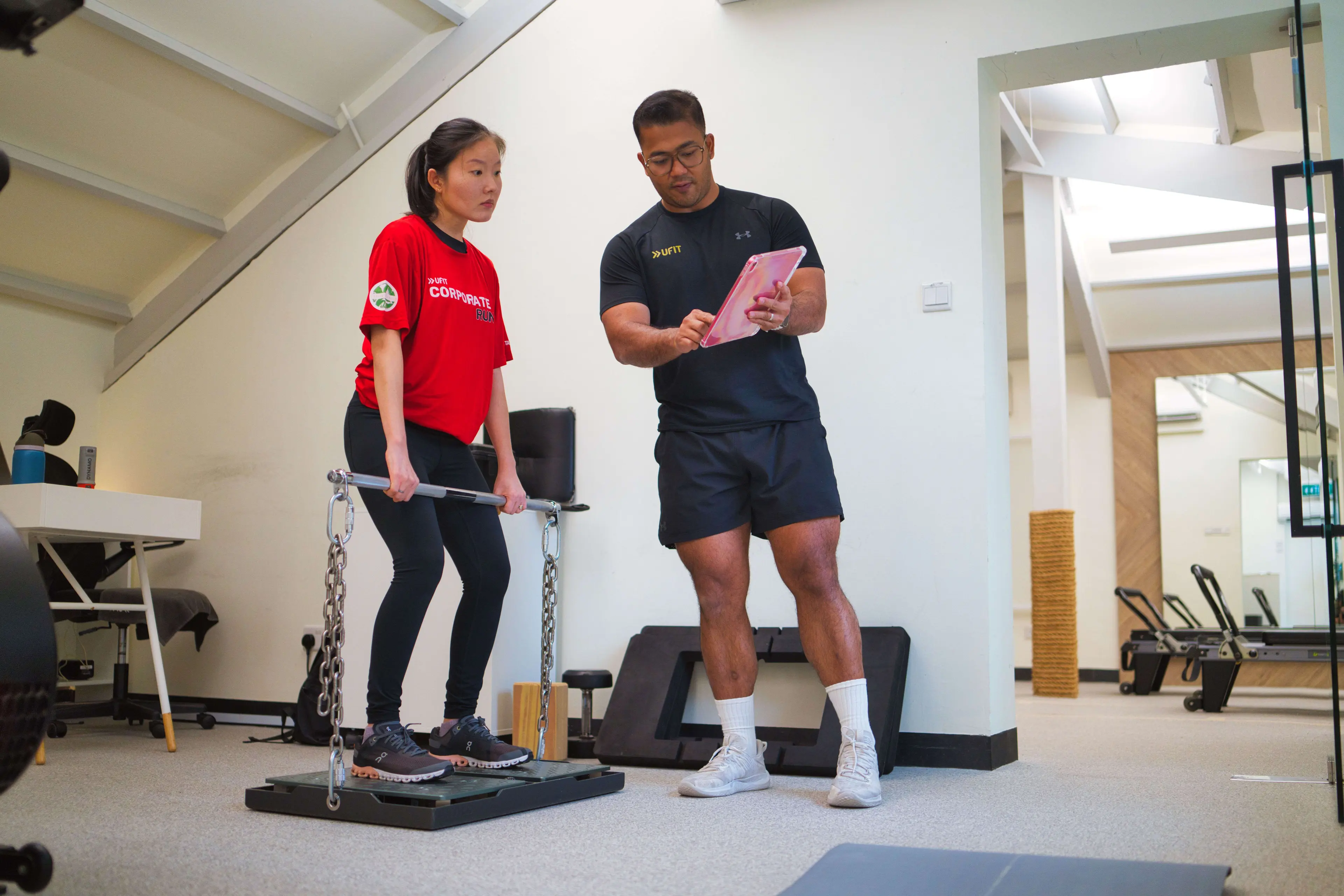 UFIT staff educating client on IMTP performance in ForceDecks.